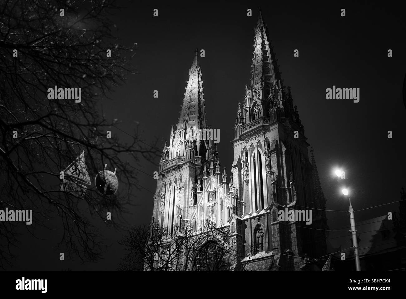 Toujours Église catholique romaine Nicolas en noir et blanc, située à Kiev Banque D'Images