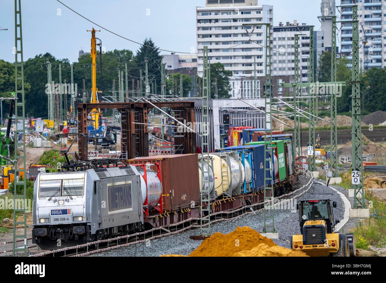 La conversion et l'extension de la ligne de chemin de fer Emmerich-Oberhausen à trois voies, dont 47 ponts, seront nouvellement construits ou adaptés, y compris Banque D'Images