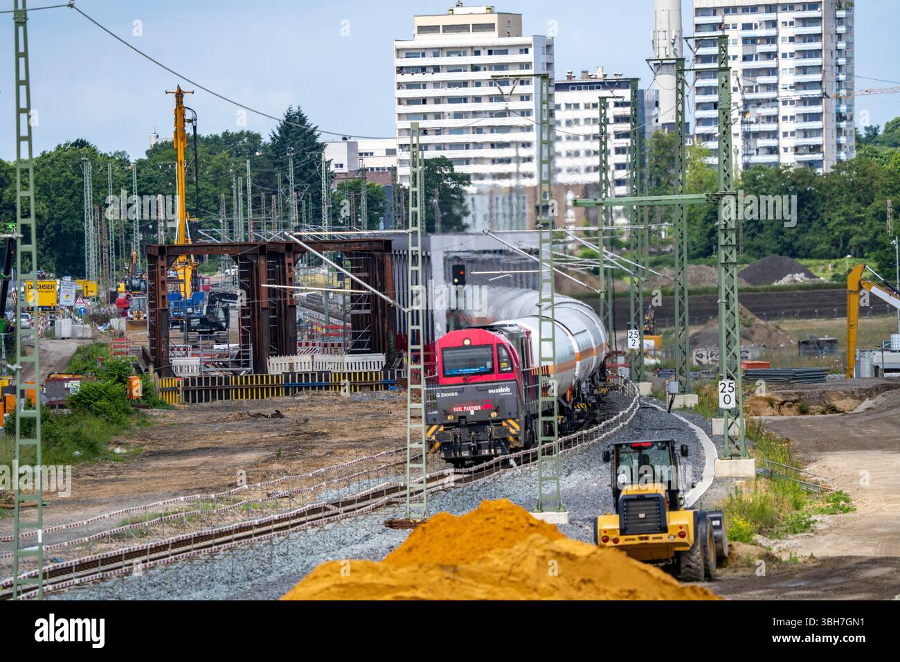 La conversion et l'extension de la ligne de chemin de fer Emmerich-Oberhausen à trois voies, dont 47 ponts, seront nouvellement construits ou adaptés, y compris Banque D'Images