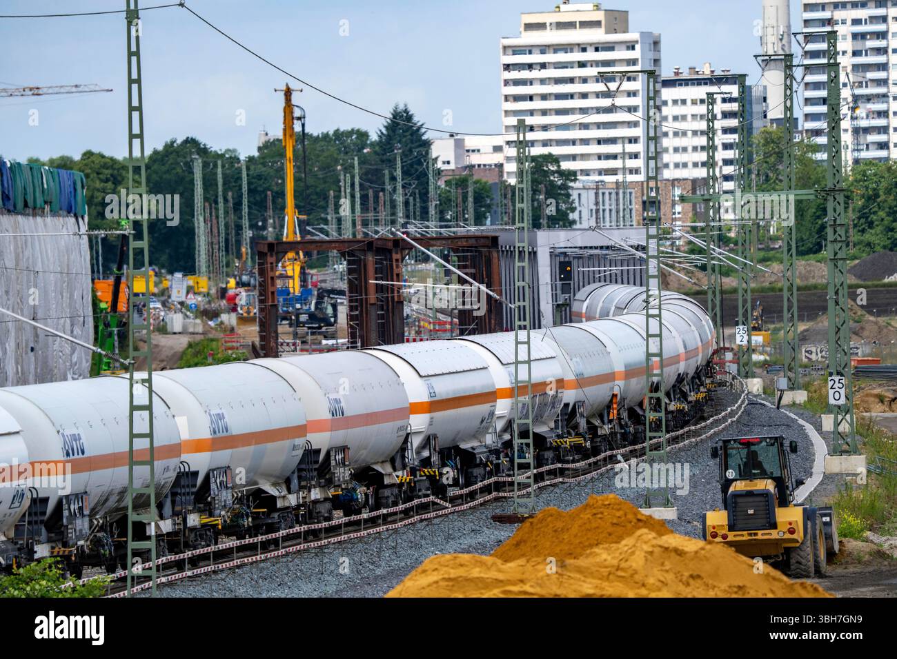 La conversion et l'extension de la ligne de chemin de fer Emmerich-Oberhausen à trois voies, dont 47 ponts, seront nouvellement construits ou adaptés, y compris Banque D'Images
