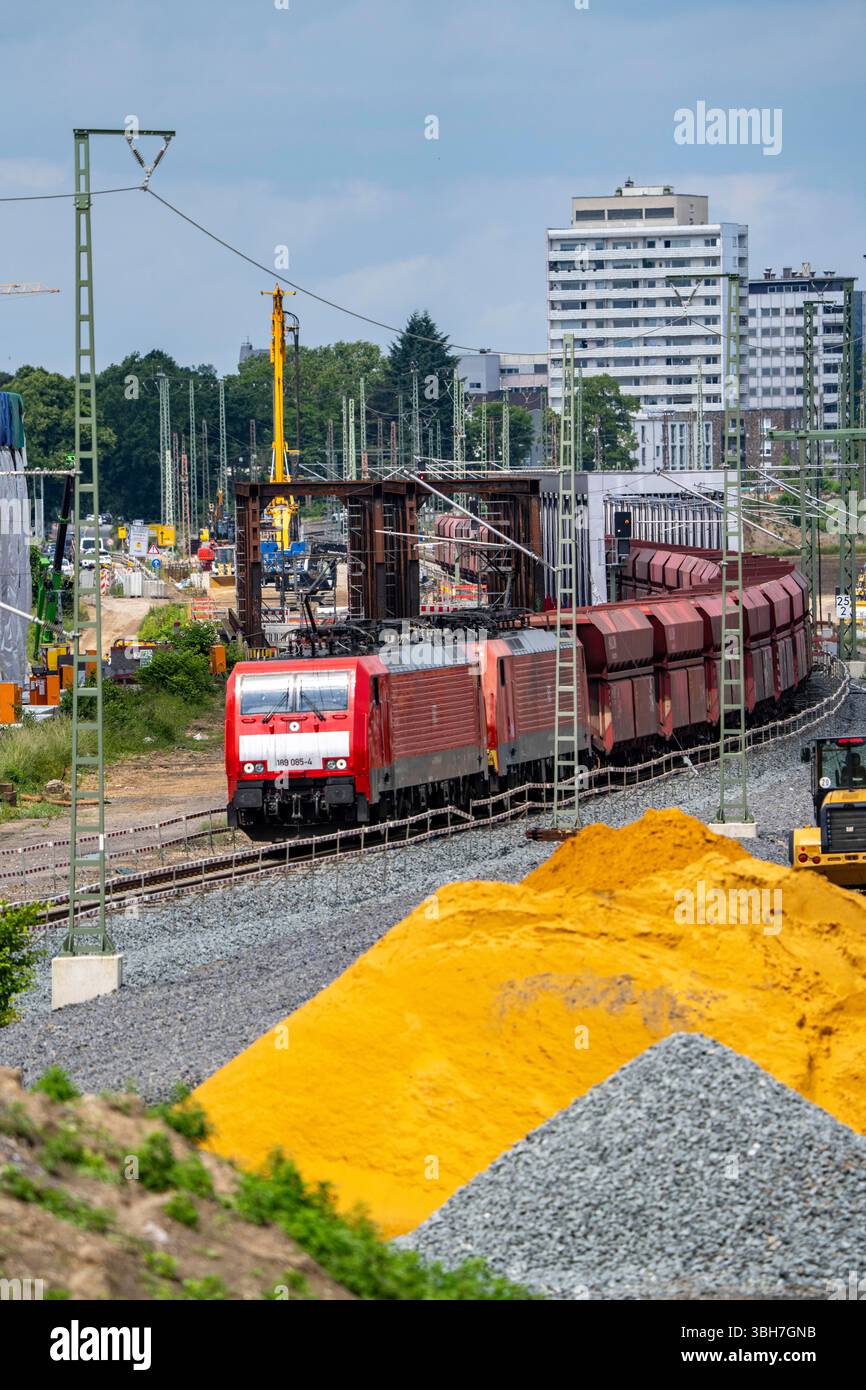 La conversion et l'extension de la ligne de chemin de fer Emmerich-Oberhausen à trois voies, dont 47 ponts, seront nouvellement construits ou adaptés, y compris Banque D'Images
