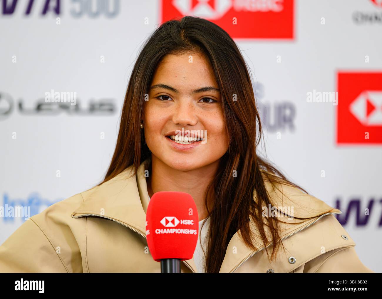 LONDRES, ROYAUME-UNI juin 08 : Emma Raducanu assiste à une conférence de presse le deuxième jour des Championnats HSBC 2025 au Queen's Club le dimanche 08 juin 2025 à LONDRES, au ROYAUME-UNI. Crédit : Taka Wu/Alamy Live News Banque D'Images