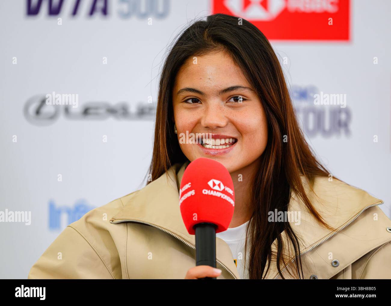 LONDRES, ROYAUME-UNI juin 08 : Emma Raducanu assiste à une conférence de presse le deuxième jour des Championnats HSBC 2025 au Queen's Club le dimanche 08 juin 2025 à LONDRES, au ROYAUME-UNI. Crédit : Taka Wu/Alamy Live News Banque D'Images