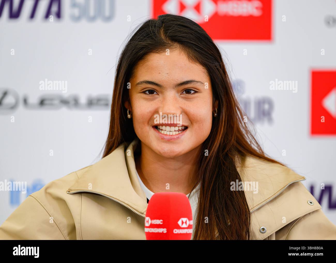 LONDRES, ROYAUME-UNI juin 08 : Emma Raducanu assiste à une conférence de presse le deuxième jour des Championnats HSBC 2025 au Queen's Club le dimanche 08 juin 2025 à LONDRES, au ROYAUME-UNI. Crédit : Taka Wu/Alamy Live News Banque D'Images