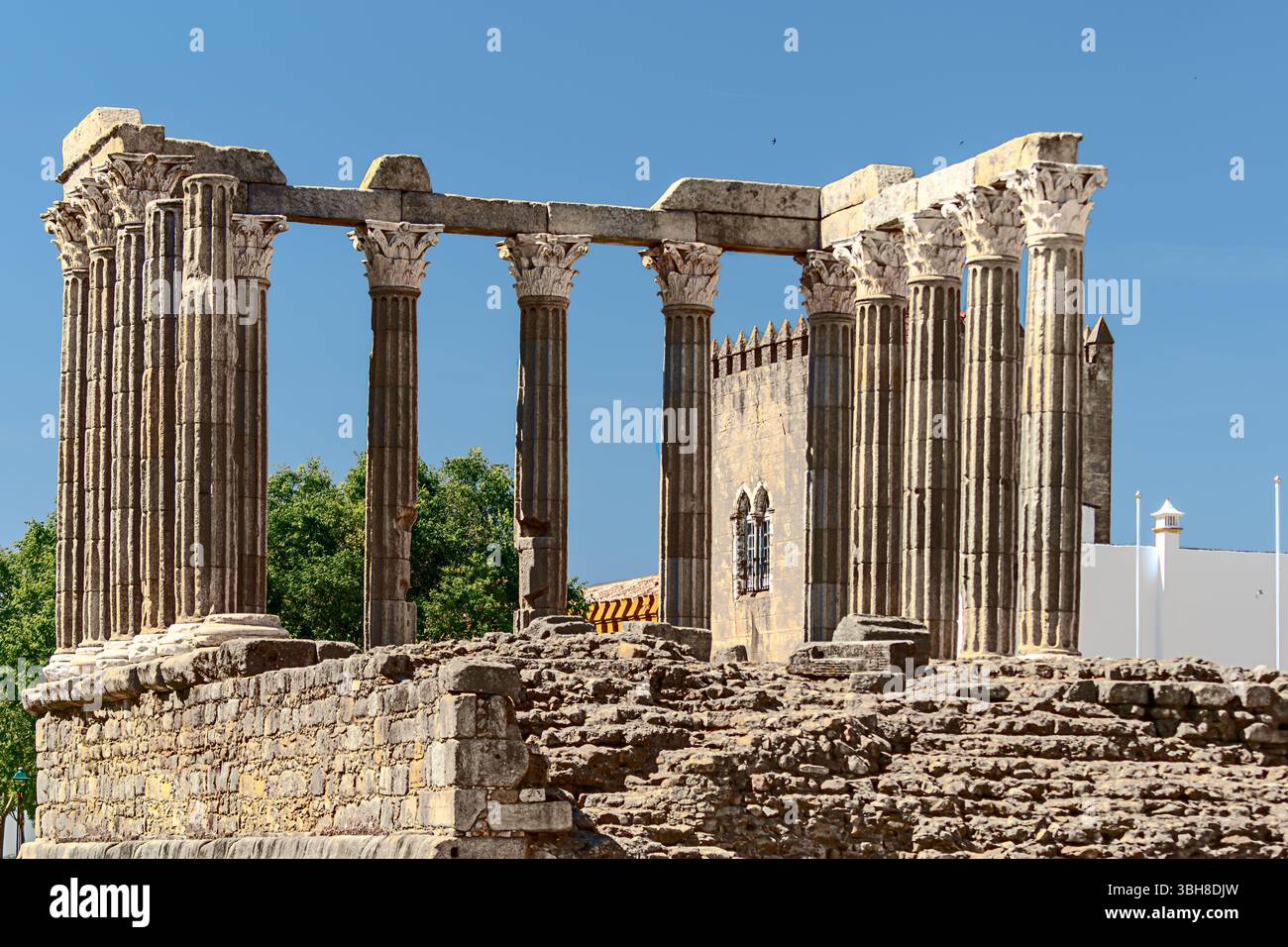 Evora, Portugal 26 mai 2022 : le centre historique d'Évora est bien conservé, mettant en valeur les influences romaines, mauresques et médiévales. Banque D'Images