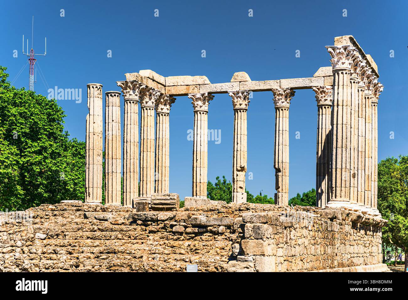 Evora, Portugal 26 mai 2022 : le centre historique d'Évora est bien conservé, mettant en valeur les influences romaines, mauresques et médiévales. Banque D'Images