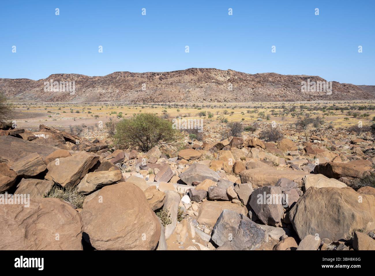 Paysage aride dans une vallée, Twyfelfontein, Kunene, Namibie, Afrique Banque D'Images