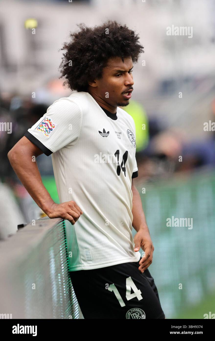 STUTTGART, ALLEMAGNE - 08 JUIN : L'Allemand Karim Adeyemi réagit lors du match de l'UEFA Nations League 2025 pour la troisième place entre l'Allemagne et la France à la Stuttgart Arena le 08 juin 2025 à Stuttgart, Allemagne. © diebilderwelt / Alamy Live News Banque D'Images