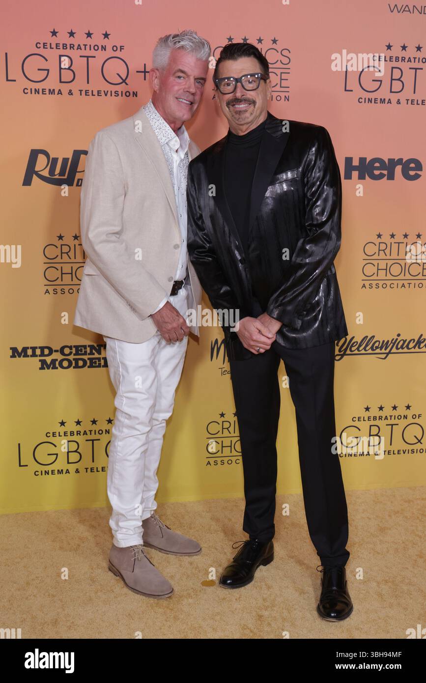Los Angeles, États-Unis. 06 juin 2025. William Kopelk et Mark Davis assistent à la célébration de la Critics Choice Association du cinéma et de la télévision LGBTQ au Fairmont Century Plaza. Crédit : SOPA images Limited/Alamy Live News Banque D'Images