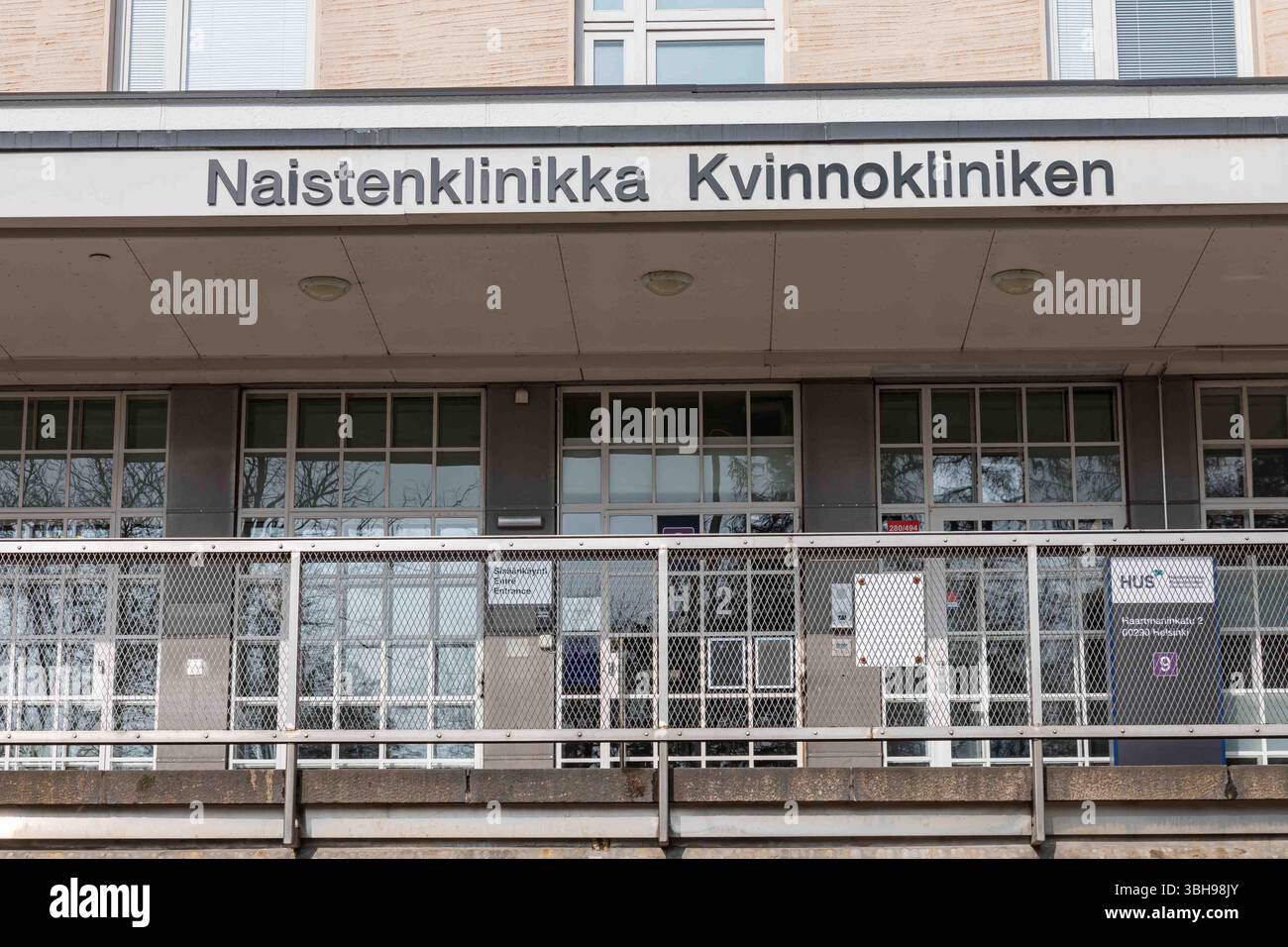 Maternité Naistenklinikka et entrée principale de l'hôpital gynécologique à Haartmaninkatu 2 dans le district de Meilahdi à Helsinki, Finlande Banque D'Images