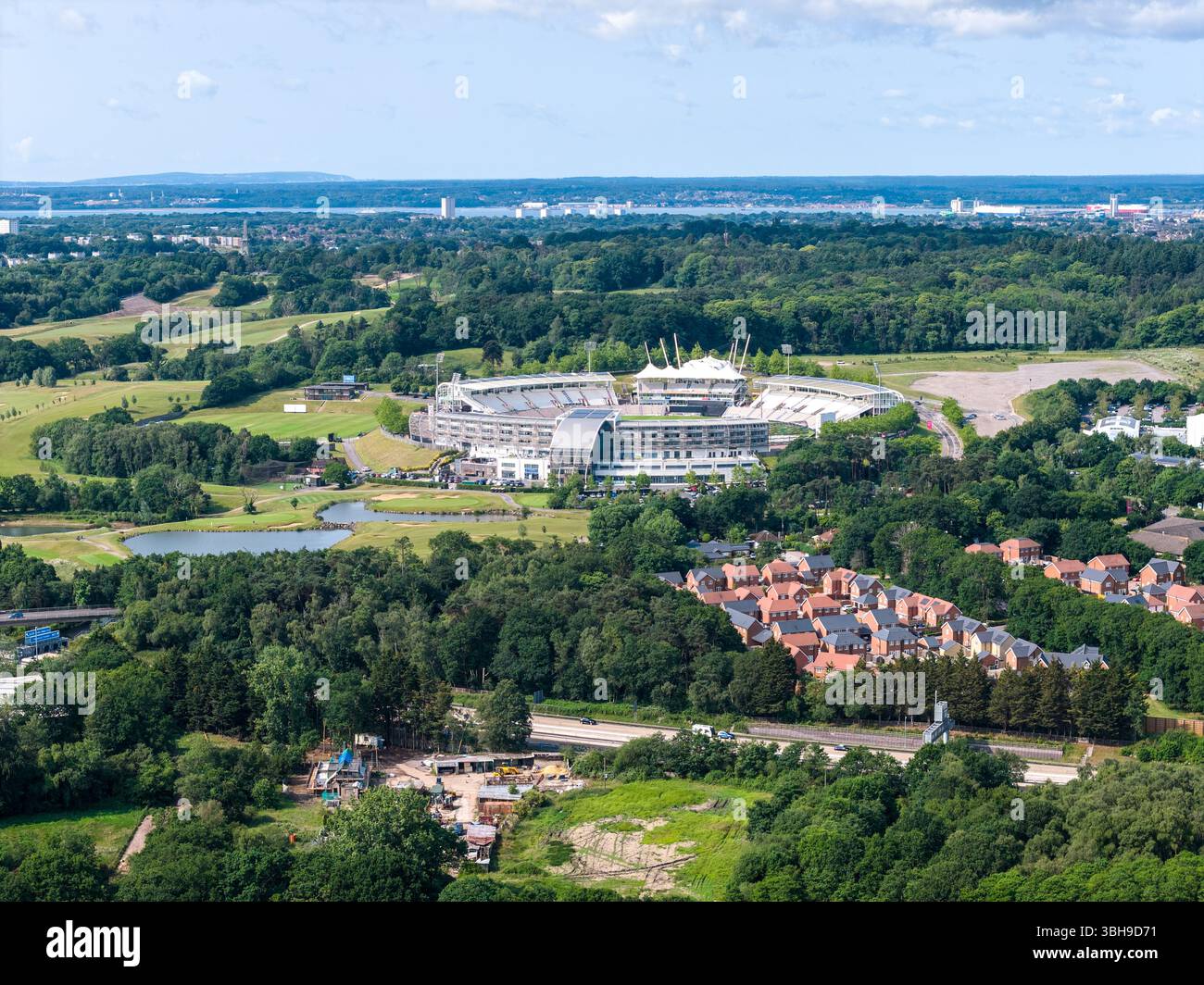 Utilita Bowl également connu sous le nom de Rose Bowl. Terrain de cricket et complexe hôtelier à West End, Hampshire. C'est la maison du Hampshire County Cricket Club. Banque D'Images