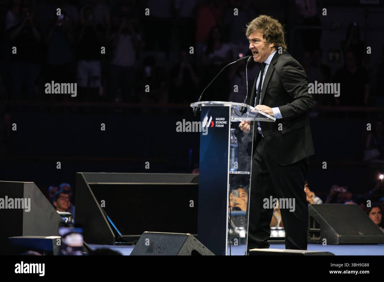 Le président de l'Argentine Javier Milei lors de la conférence au Forum économique de Madrid au Palacio de Vista Alegre à Madrid le 8 juin 2025 SP Banque D'Images