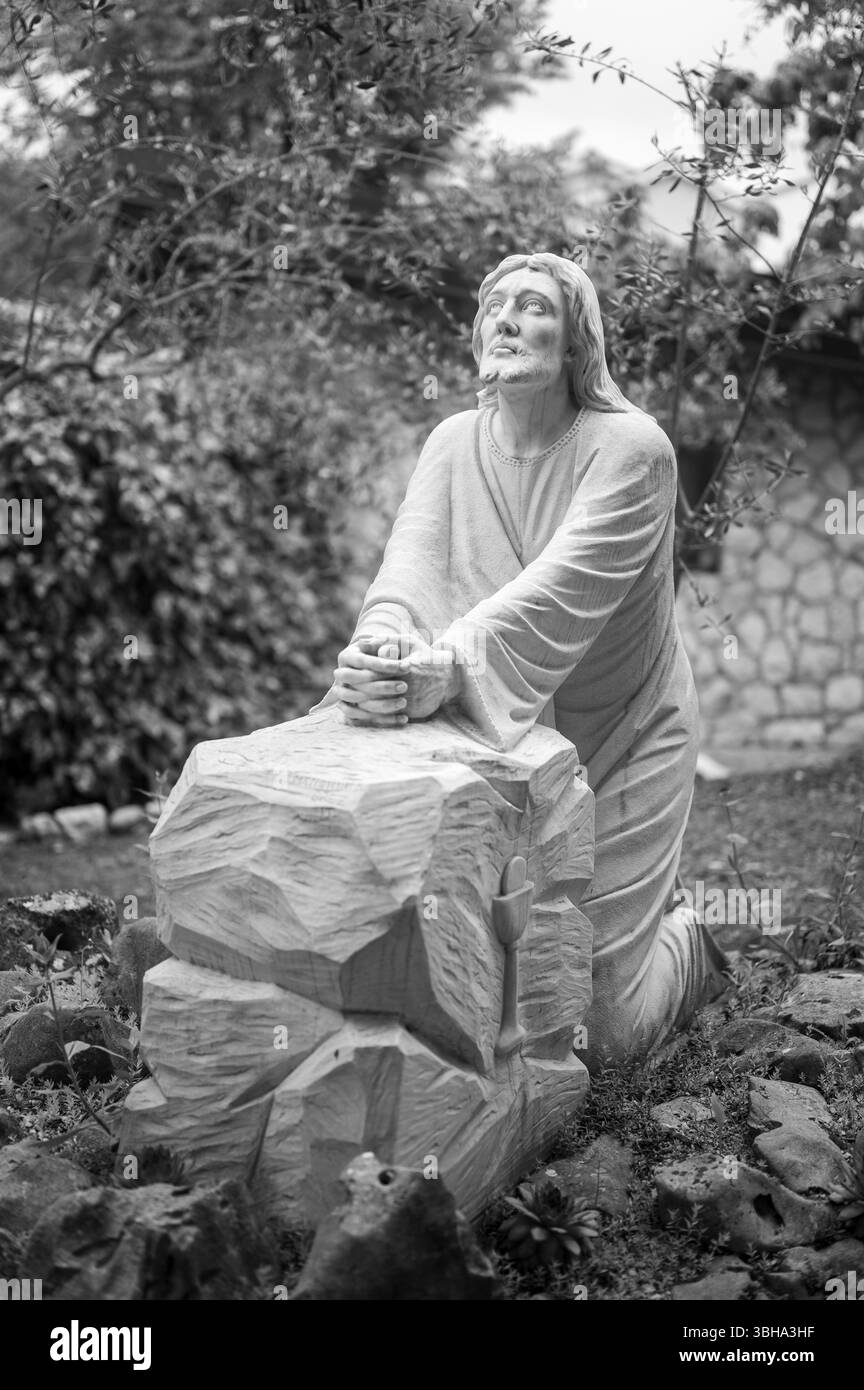 L'agonie de Jésus dans le jardin de Gethsémani. Une statue près d'une chapelle communautaire à Medjugorje. Banque D'Images
