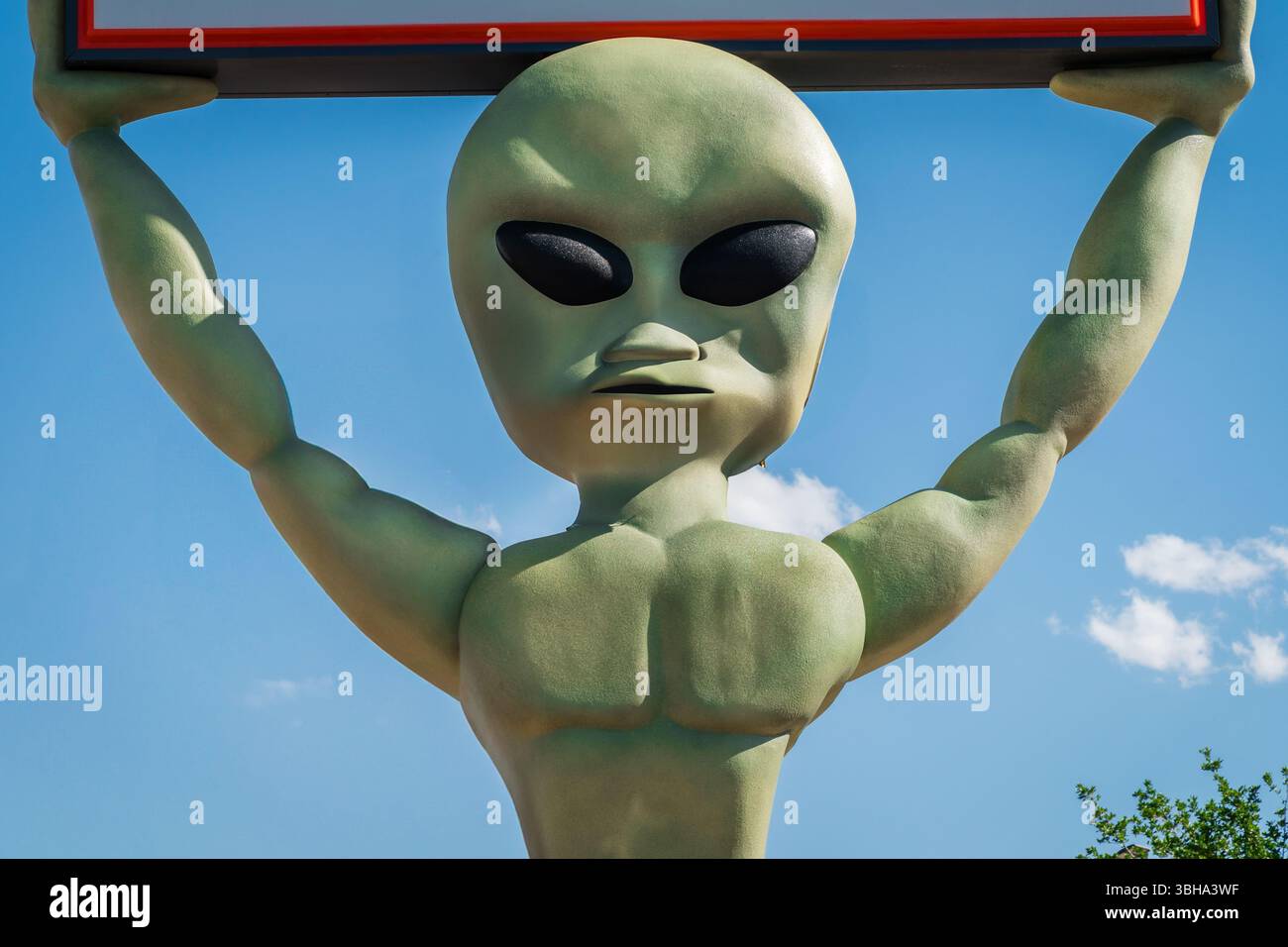 Modèle extraterrestre dans la ville de Roswell, Nouveau-Mexique L'emplacement de l'écrasement d'un OVNI extraterrestre en 1947. La ville est maintenant une Mecque d'intérêt dans ext Banque D'Images