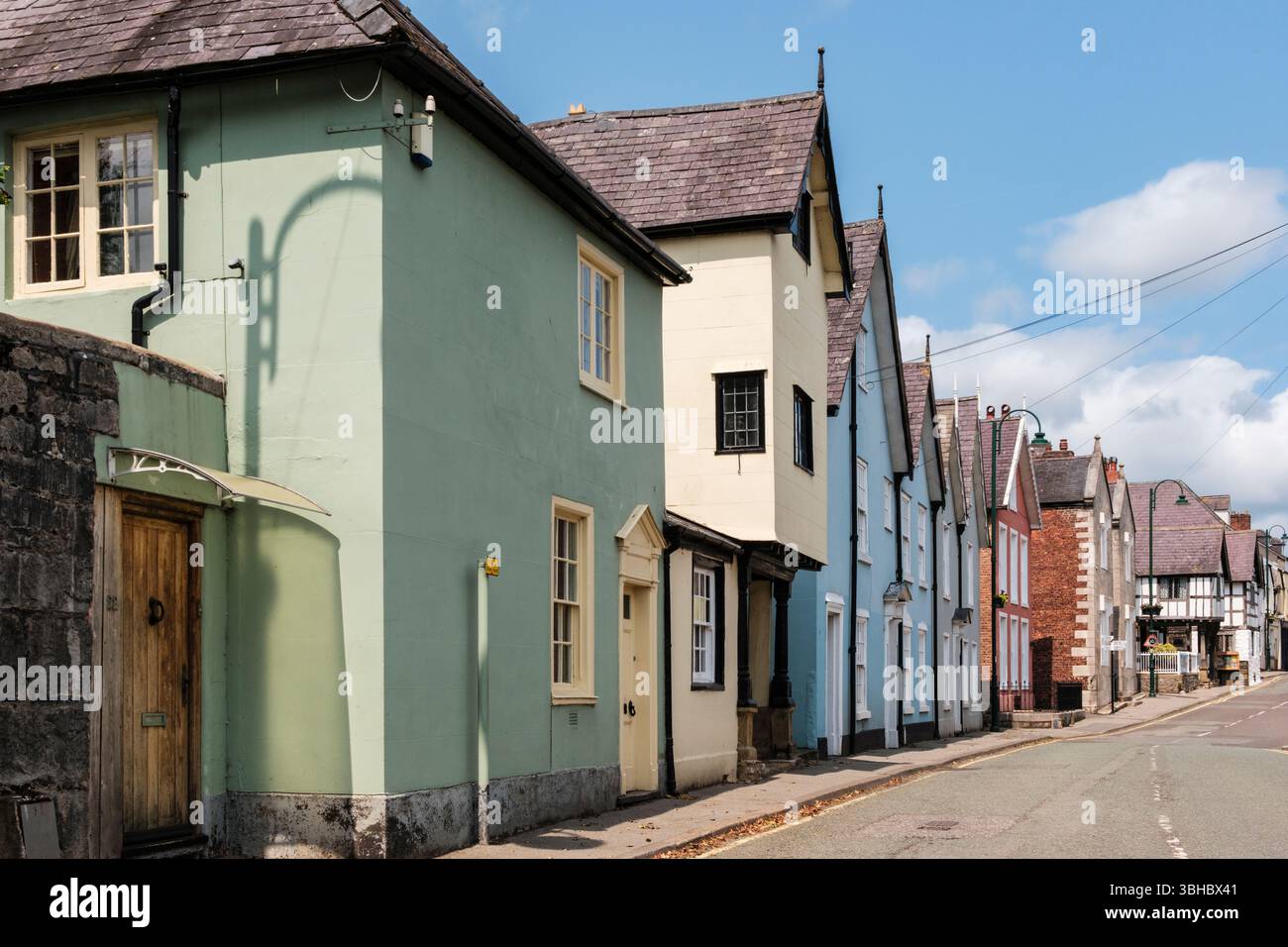 Vue le long de Castle Street, Ruthin (Rhuthun), Vale of Clwyd, Denbigshire, nord du pays de Galles, Royaume-Uni, Grande-Bretagne Banque D'Images