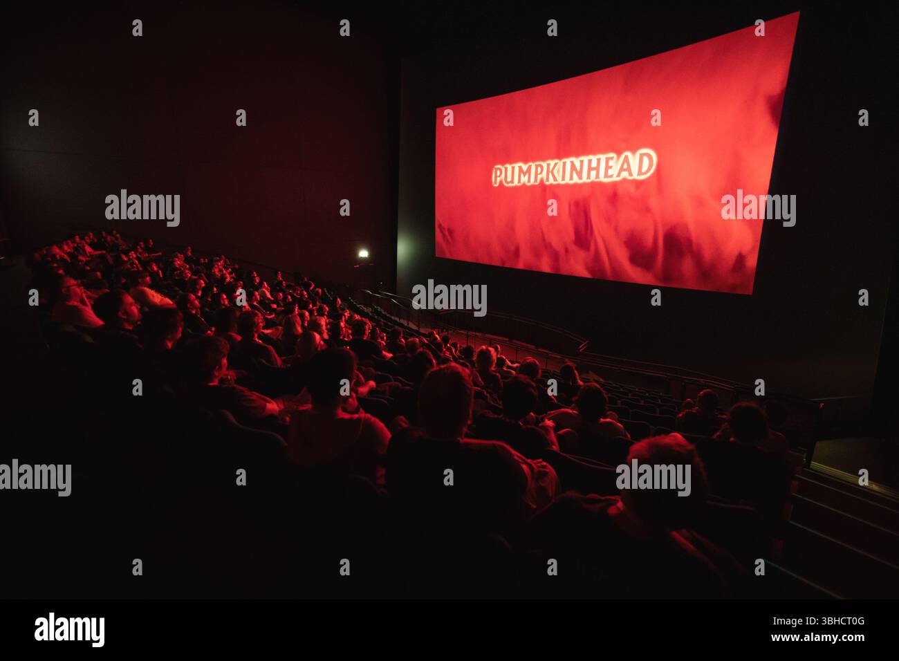 Projection du Pumpkinhead Forbidden Worlds film Festival au Bristol Megascreen (l'ancien IMAX) Banque D'Images