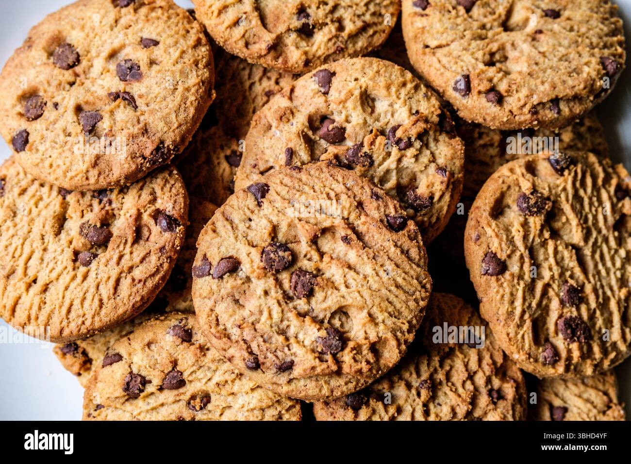 Londres Royaume-Uni, 09 juin 2025, sélection de biscuits traditionnels aux pépites de chocolat classiques Banque D'Images