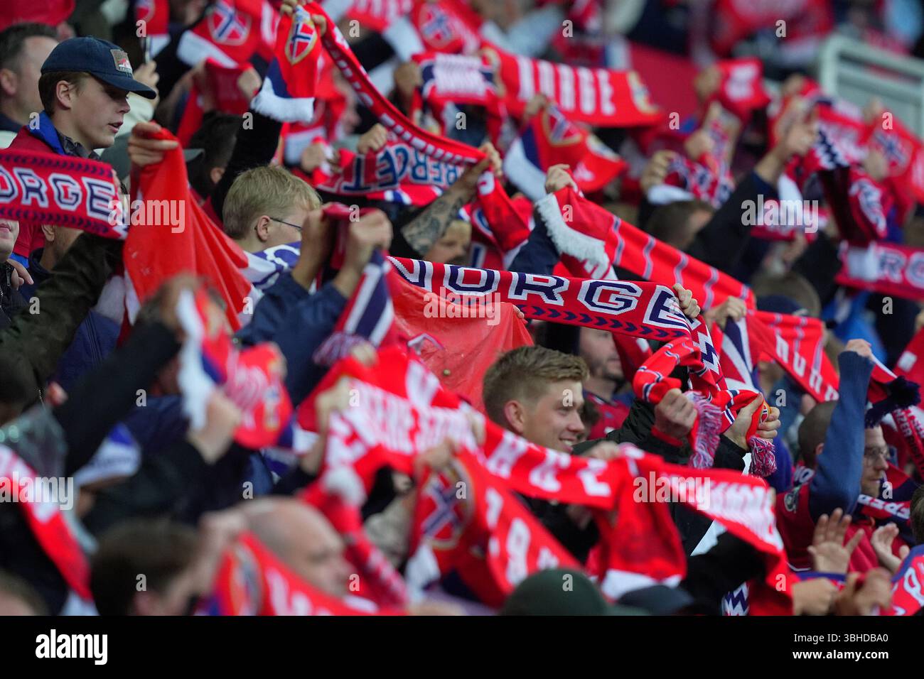 Les supporters de Noway lors du match de qualification de la Coupe du monde 2026 entre la Norvège et l'Italie au stade Ullevaal à Oslo , Norvège - vendredi 06 juin 2025 . Sport - Soccer (photo de Spada/LaPresse) Banque D'Images