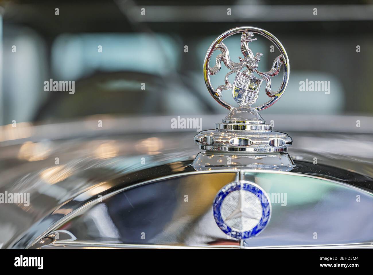 Mercedes-Benz 770 Grande Mercedes Cariolet F de 1932, pilotée par l'ancien Kaiser allemand Wilhelm II dans son exil en Hollande. Le manteau Hohenzollern de Banque D'Images