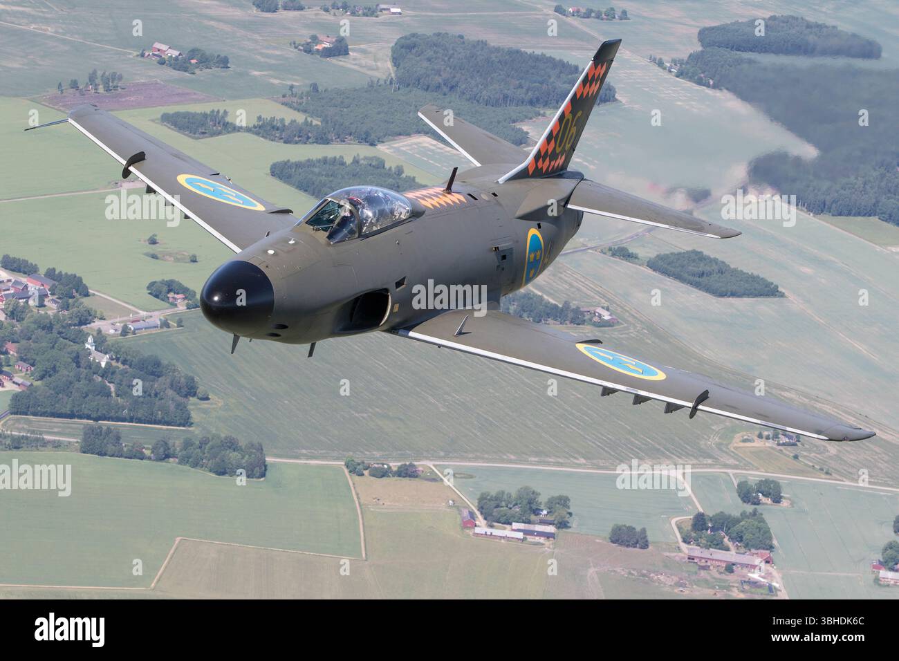 Le Saab-32 Lansen, immatriculé se-RME et code militaire 4-06, était un avion suédois multi-rôle utilisé par l'armée de l'air suédoise. Sa polyvalence dans les opérations de reconnaissance et de frappe en a fait un élément clé de la défense aérienne de la Suède pendant sa durée de vie. Banque D'Images