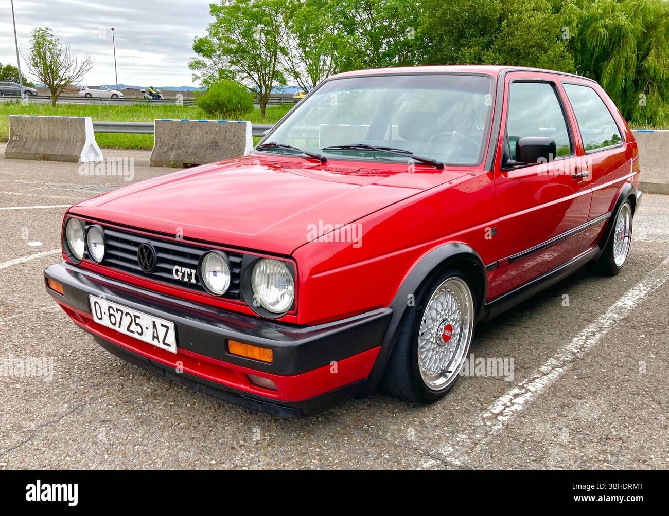 Photo d'une voiture classique rouge espagnole enregistrée Volkswagen Golf GTI Mark 2 Hot Hatch garée dans un parking de supermarché Santander Cantabria Espagne Europe Banque D'Images