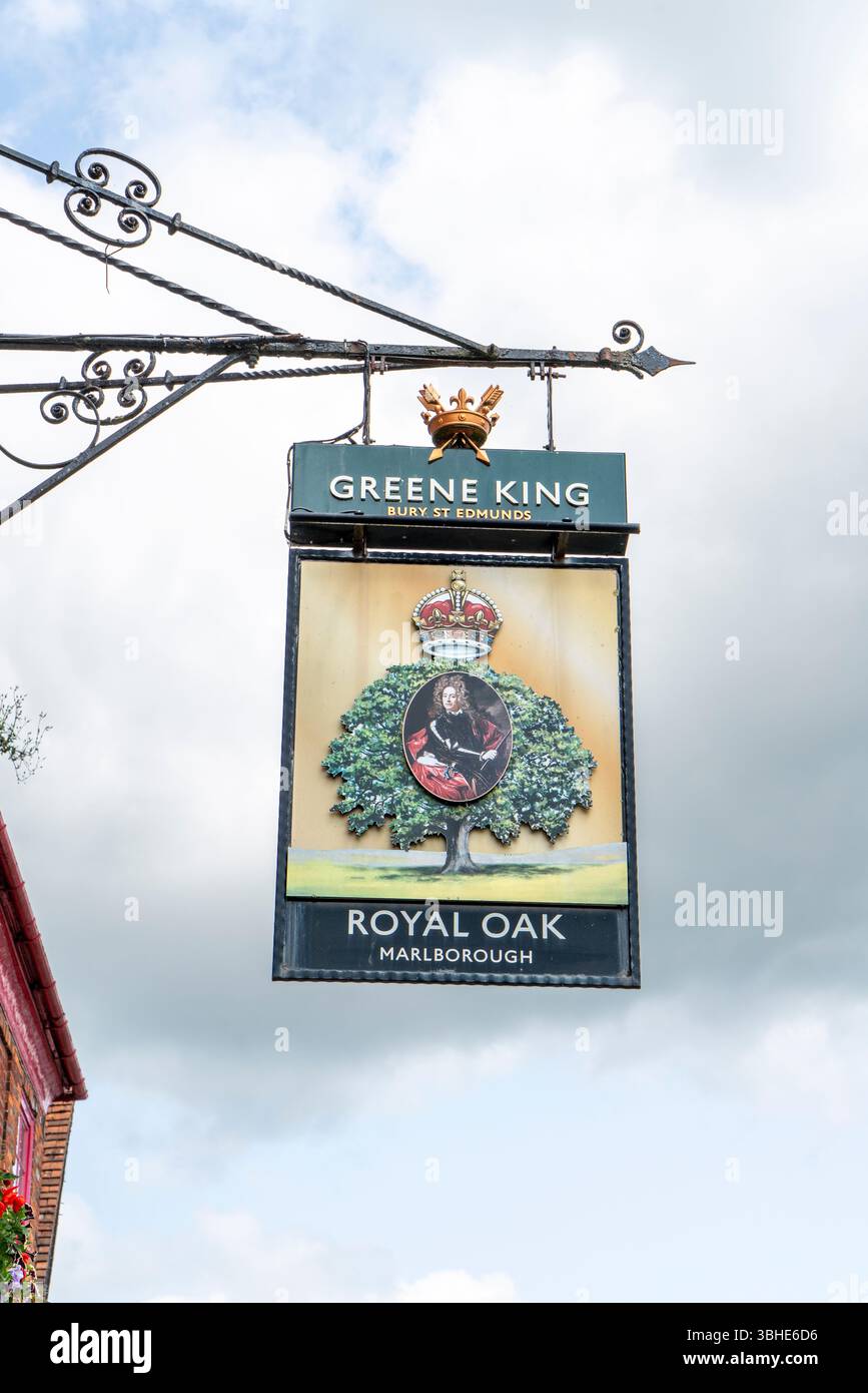 Royal Oak pub signe dans Marlborough High Street UK Banque D'Images
