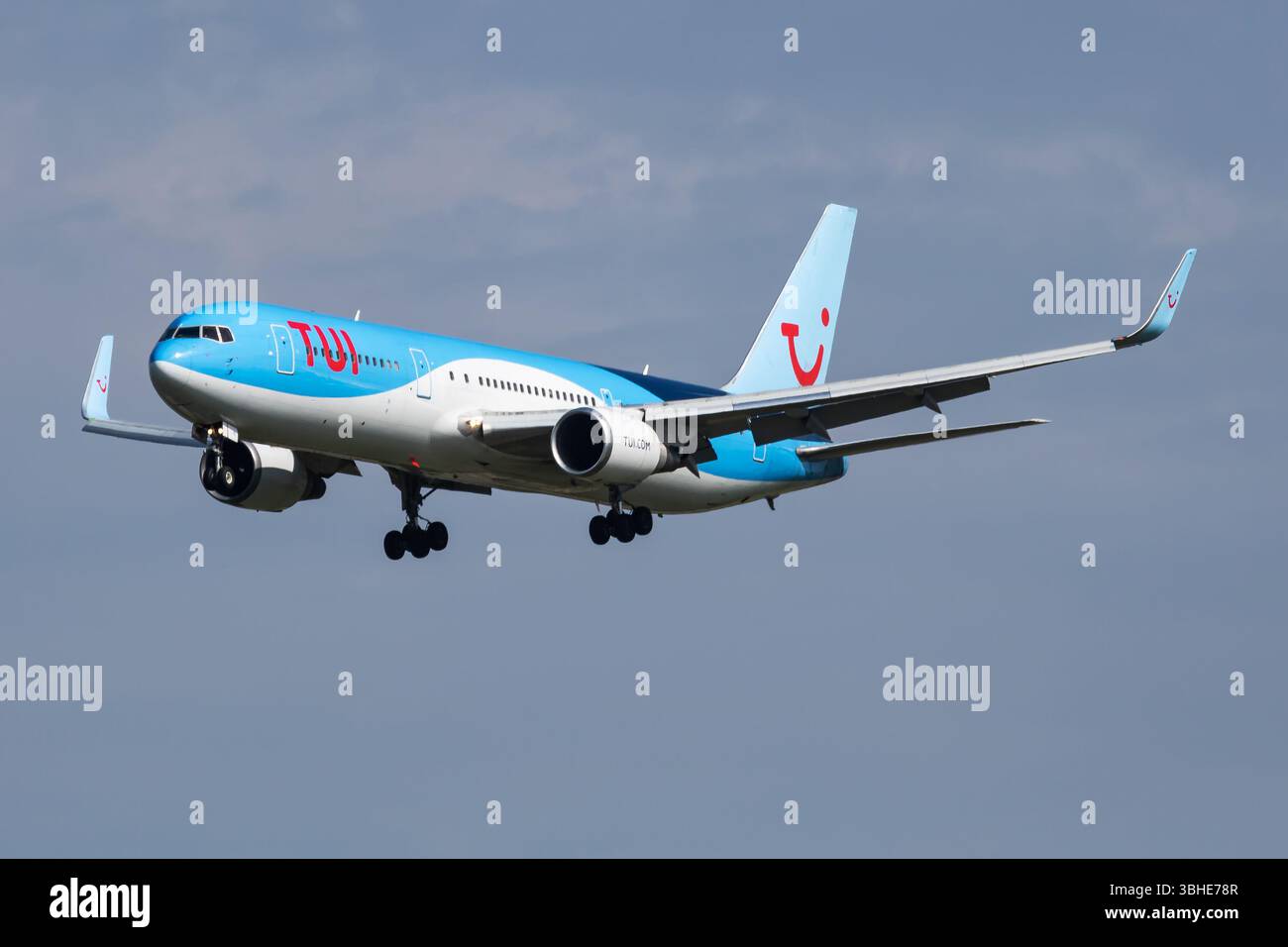 Amsterdam, pays-Bas - 3 juillet 2017 : avion de passagers TUI TUIfly à l'aéroport. Planifiez un vol. Aviation et aéronefs. Transport aérien. Global int Banque D'Images