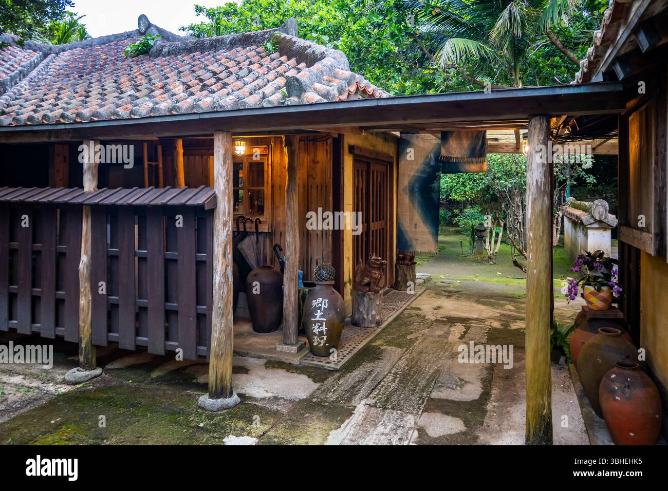 Un restaurant de campagne traditionnel. Île d'Ishigaki, Japon. Banque D'Images