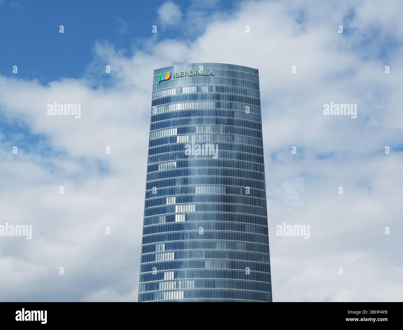 Tour de bureaux du siège d’Iberdrola à Bilbao, Biscaye, Espagne. Iberdrola est une multinationale espagnole d’électricité Banque D'Images
