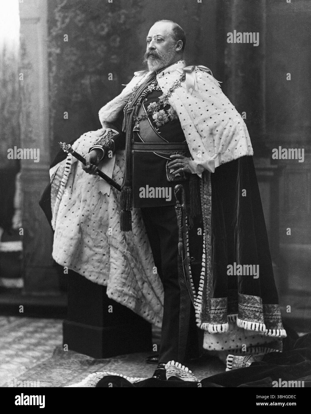 Roi Édouard VII dans couronnement Regalia (par William Edward Downey) – 1901. Banque D'Images