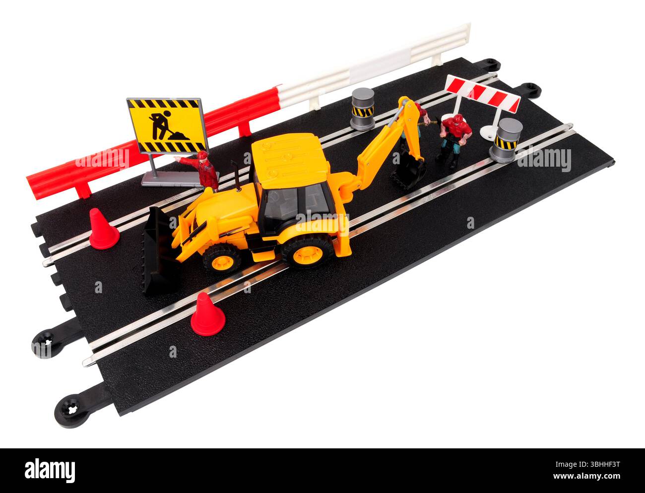 Scène de réparation de route de piste de course de voiture à sous avec des figures d'excavatrice et d'équipe de travail isolées sur un fond blanc Banque D'Images