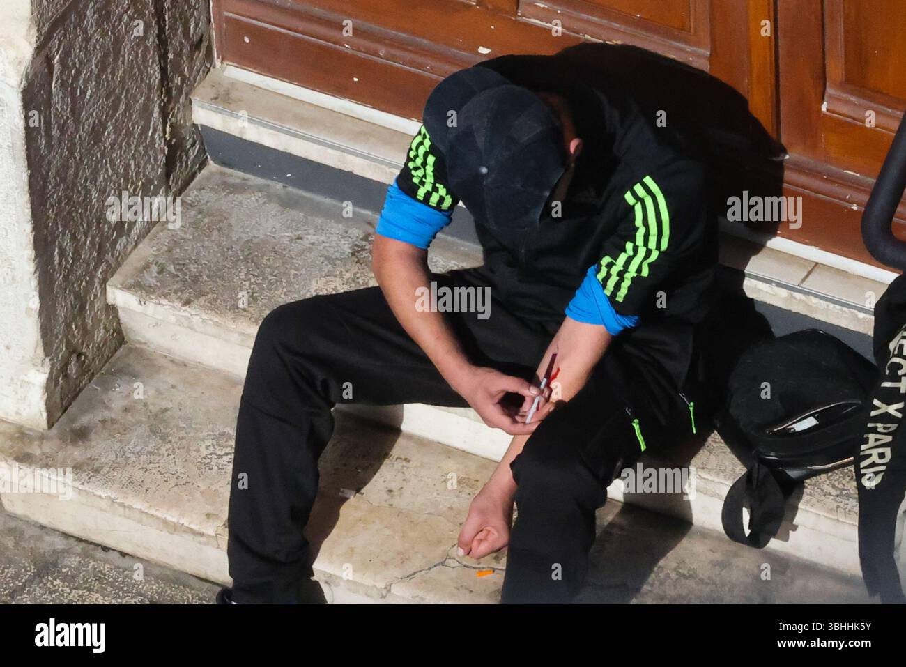 Marseille, France. 29 octobre 2024. Consommation de drogues à Marseille par injection dans la rue - 29/10/2024 - France/Provence-Alpes-Côte d'Azur/Marseille - Gilles Bader/le Pictorium crédit : LE Pictorium/Alamy Live News Banque D'Images