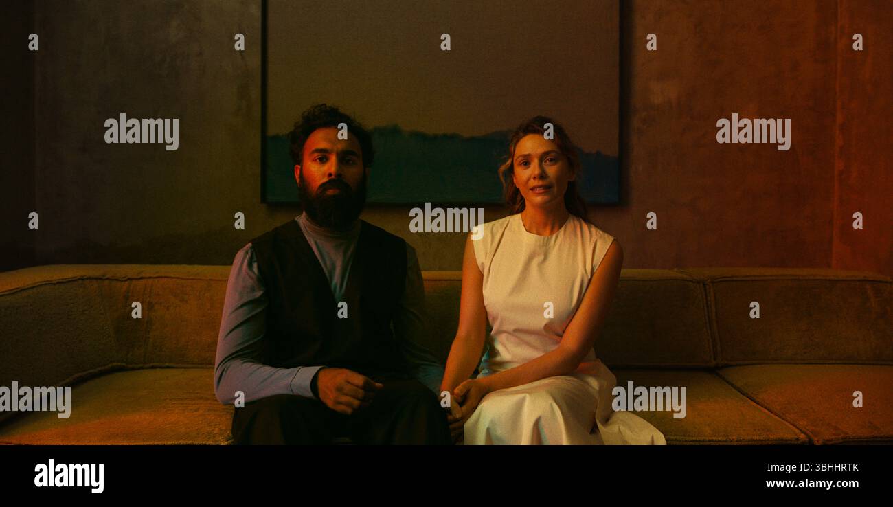 The Assessment (2024) réalisé par Fleur Fortune et mettant en vedette Elizabeth Olsen et Himesh Patel comme un couple qui doit subir une évaluation psychologiquement intense de sept jours pour prouver leur aptitude à avoir un enfant, pour trouver le processus se démêlant dans une épreuve troublante. Publicité toujours À USAGE ÉDITORIAL EXCLUSIF. Crédit : BFA / Magnolia Pictures Banque D'Images