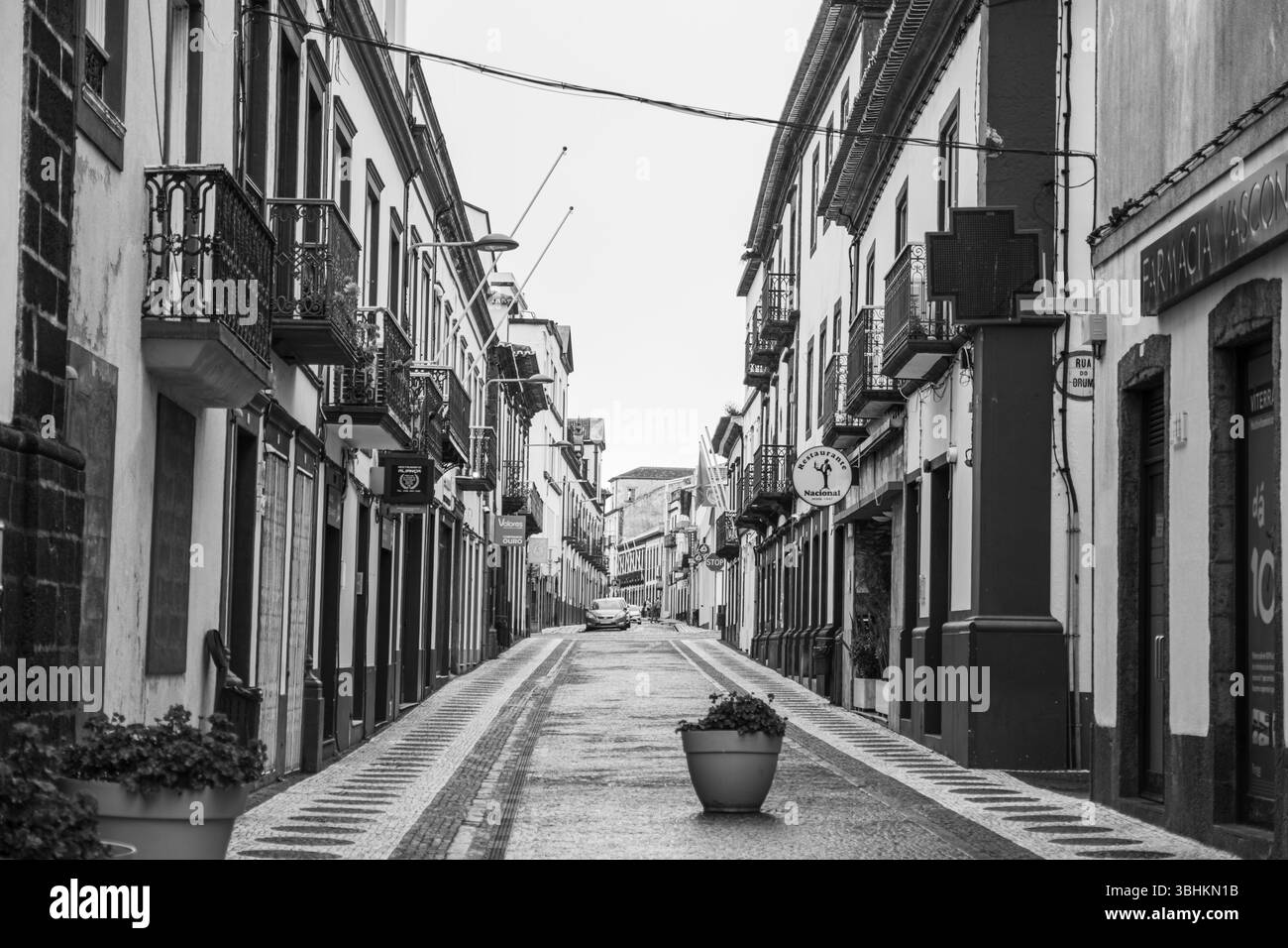 Photo en noir et blanc de Empty European Street – Moody Urban Photography Banque D'Images