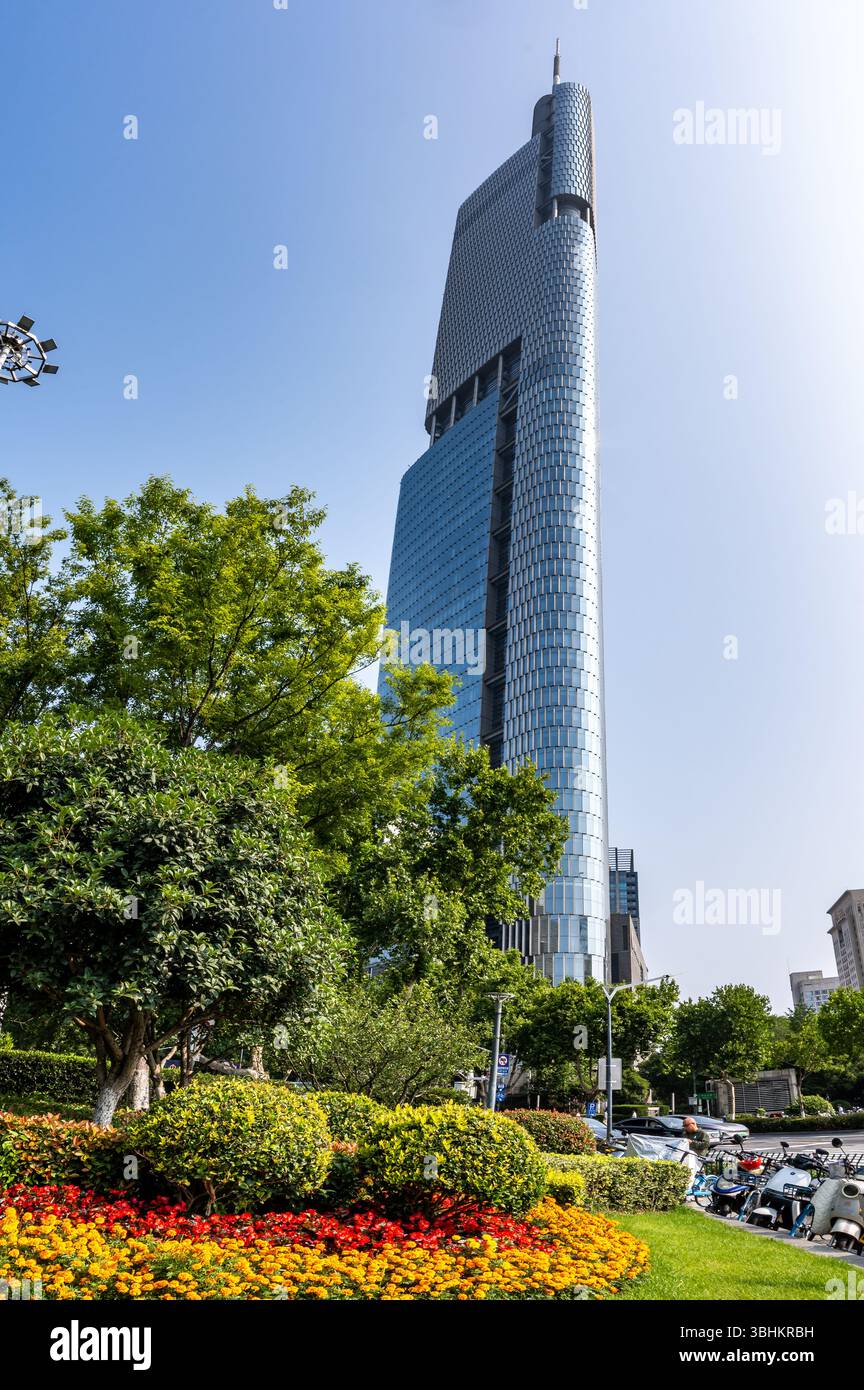 La Tour Zifeng de 89 étages à Gulou, qui comprend l'hôtel Intercontinental, est la plus haute de la ville de Nanjing, province du Jiangsu, en Chine. Banque D'Images