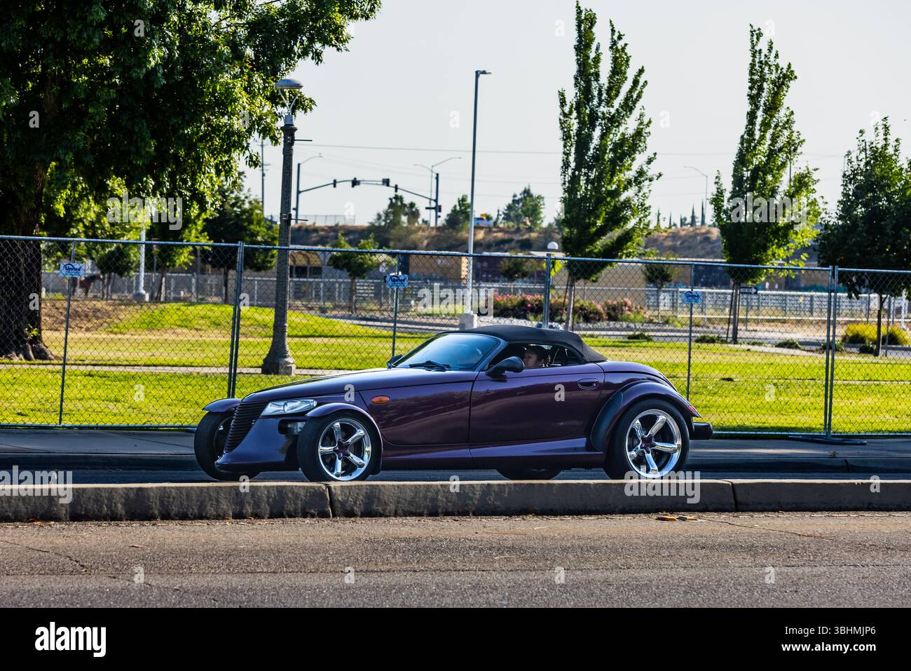 Un Plymouth Prowler 1997-2002 au salon et festival de voiture American Graffiti 2025 à Modesto California USA Banque D'Images