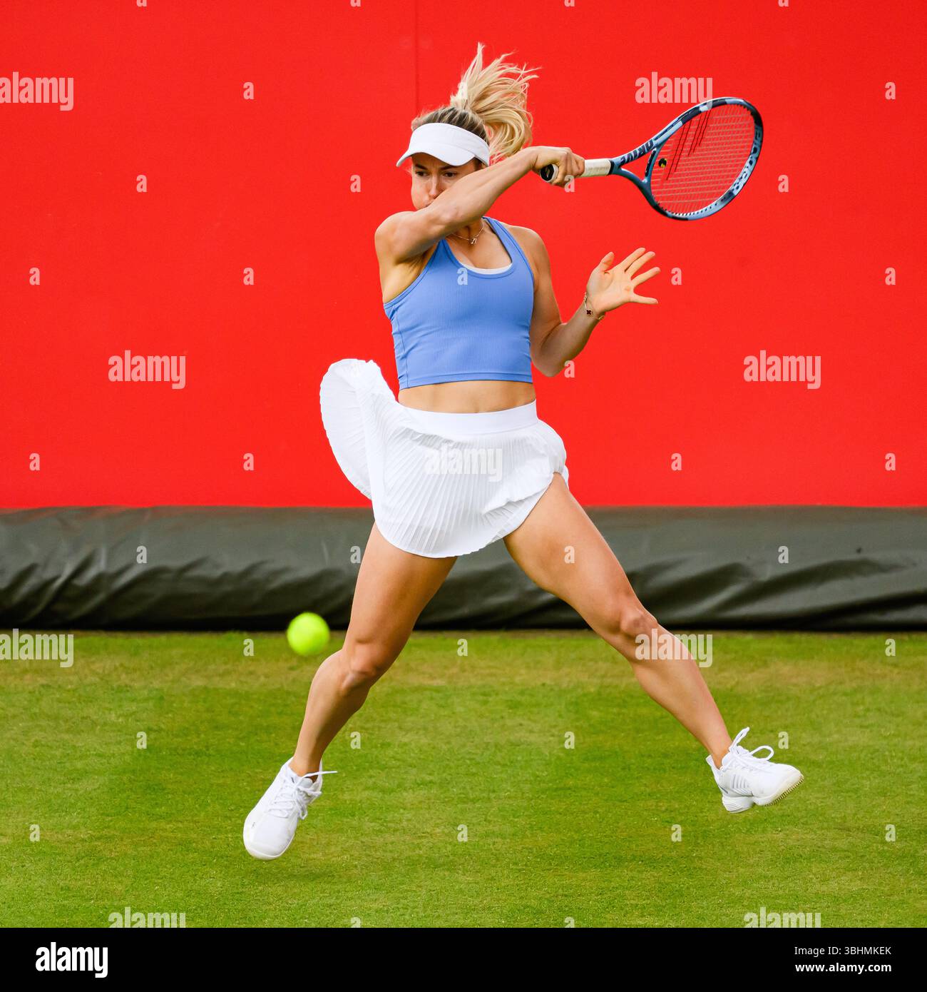 LONDRES, ROYAUME-UNI, 10 juin : Yulia Putintseva (KAZ) en action lors de la ronde 1 du single féminin contre Heather Watson (GBR) le jour 2 des Championnats HSBC 2025 au Queen's Club le mardi 10 juin 2025 à LONDRES, ROYAUME-UNI. Crédit : Taka Wu/Alamy Live News Banque D'Images