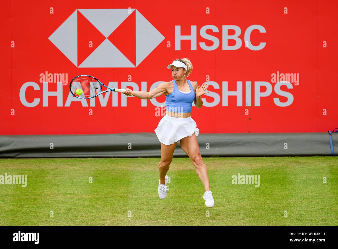 LONDRES, ROYAUME-UNI, 10 juin : Yulia Putintseva (KAZ) en action lors de la ronde 1 du single féminin contre Heather Watson (GBR) le jour 2 des Championnats HSBC 2025 au Queen's Club le mardi 10 juin 2025 à LONDRES, ROYAUME-UNI. Crédit : Taka Wu/Alamy Live News Banque D'Images