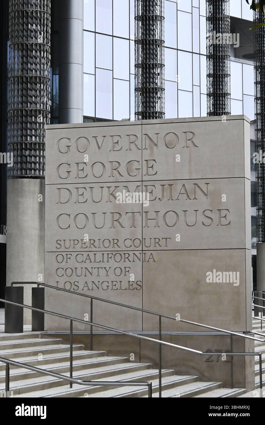 LONG BEACH, CALIFORNIE - 9 JUIN 2025 : panneau au palais de justice du gouverneur George Deukmejian dans le centre-ville de long Beach. Banque D'Images