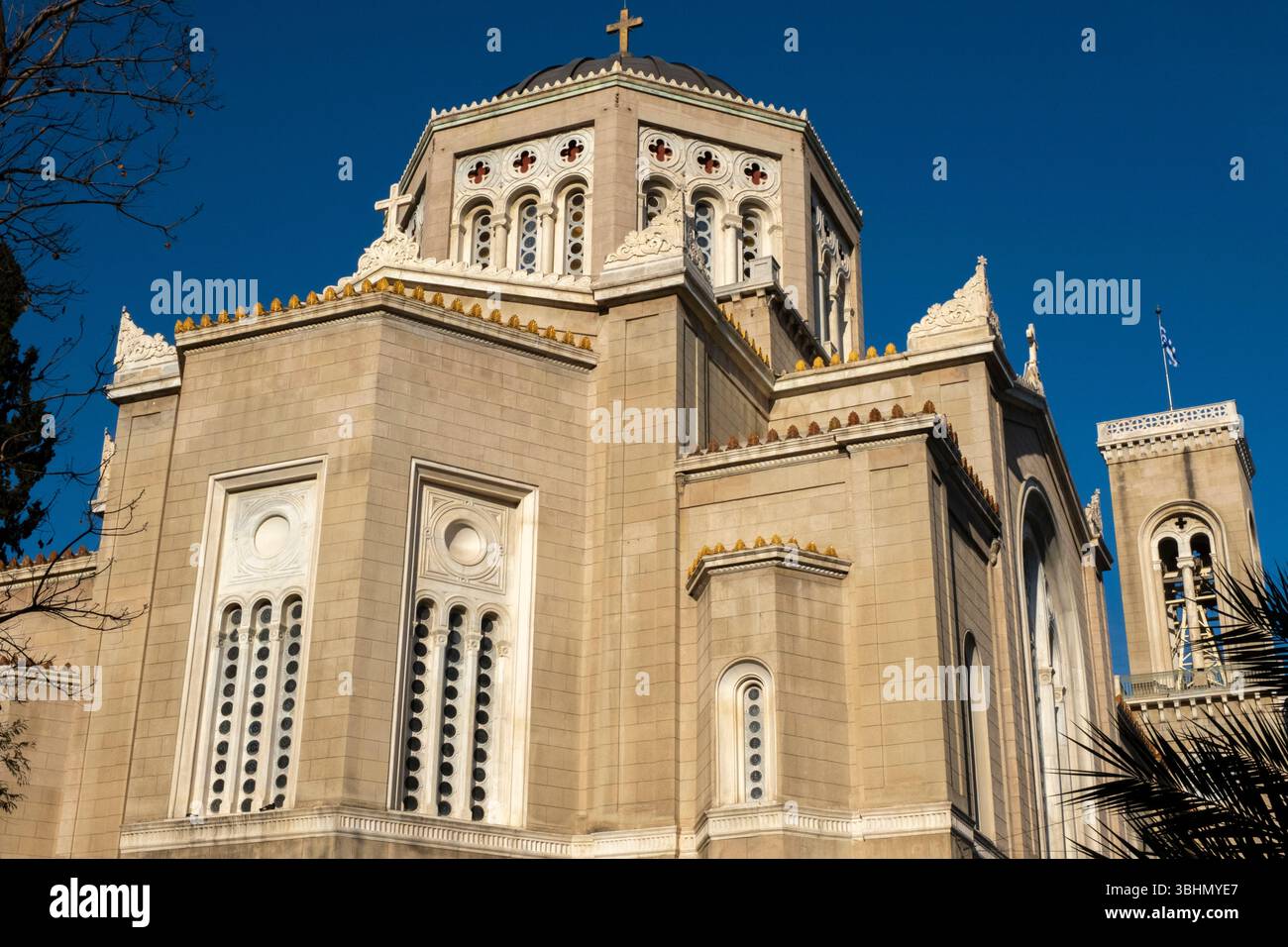 La façade de la Sainte Église métropolitaine de l'Annonciation à la Vierge Marie dans le centre d'Athènes, Grèce. Banque D'Images