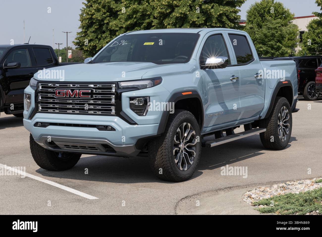 Carmel - 10 juin 2025 : présentation du pick-up Canyon Denali 4WD de GMC chez un concessionnaire. GMC offre le Canyon avec un moteur TurboMax 4 cylindres de 2,7 l. MY :2025 Banque D'Images