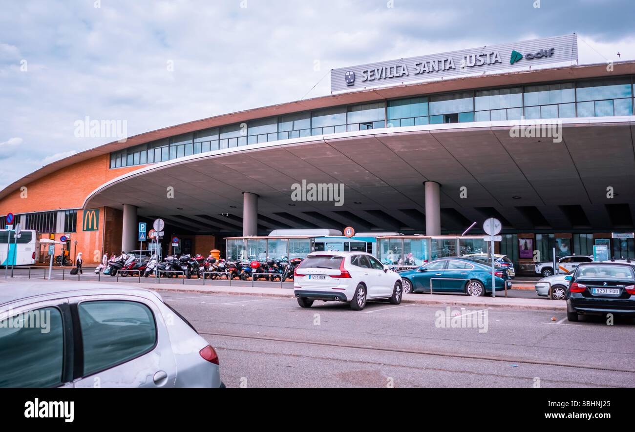 À l'extérieur de la gare Santa Justa de Sevilla à Séville, Espagne Banque D'Images