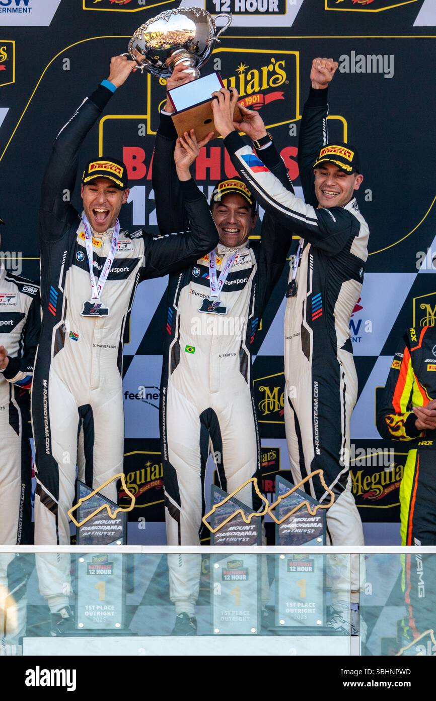 Le podium pour la 12 heures Meguiar's Bathurst au Mount Panorama Motor Racing circuit le 2 février 2025 à Bathurst, en Australie. Banque D'Images