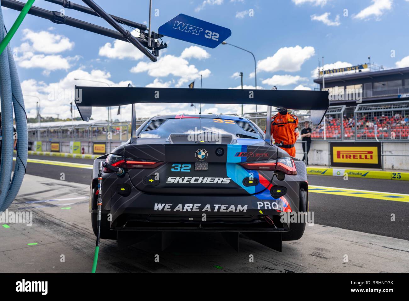 Les mécaniciens de l'équipe WRT à Meguiar's Bathurst 12 heures sur le circuit Mount Panorama Motor Racing le 1er février 2025 à Bathurst, en Australie. Banque D'Images