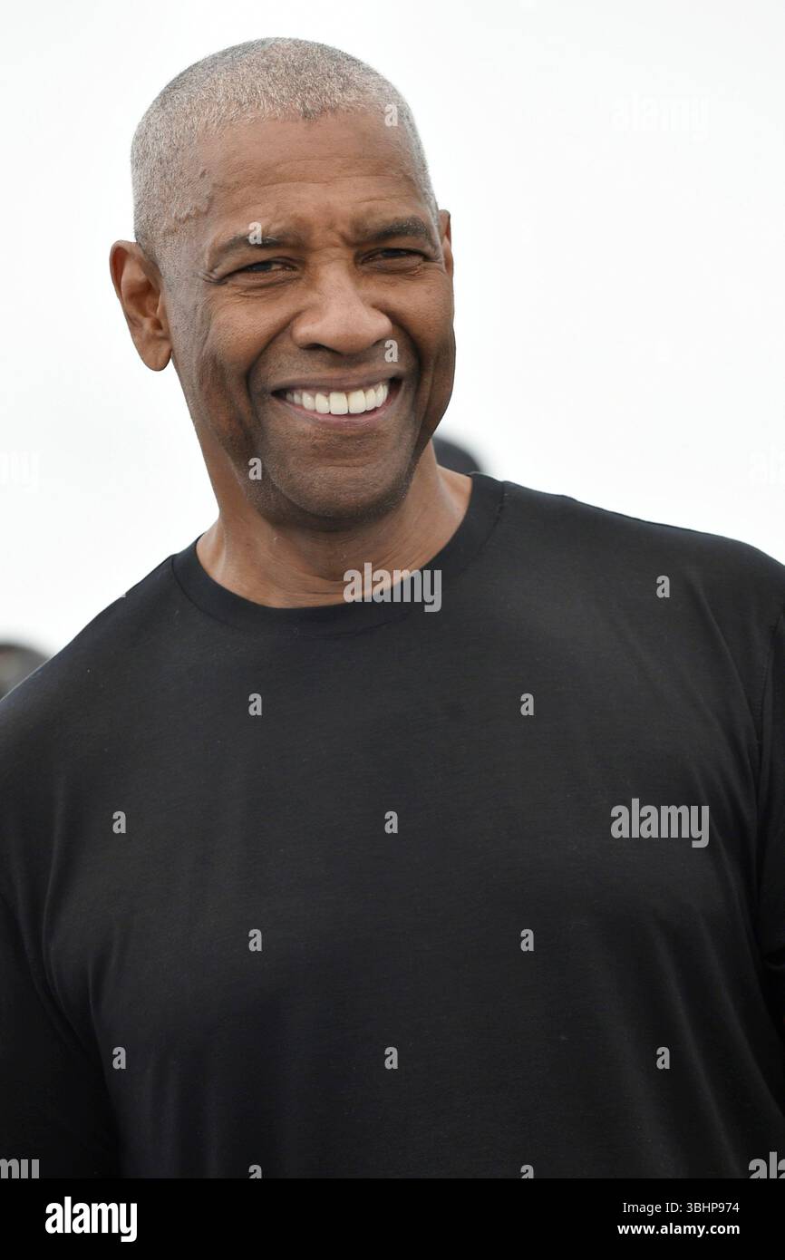 L'acteur Denzel Washington posant lors de l'appel photo du film Highest 2 Lower à l'occasion du Festival de Cannes le 19 mai 2025 Banque D'Images