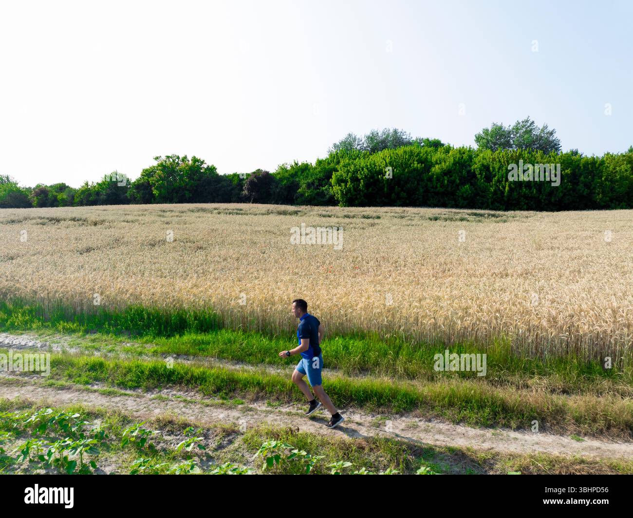 homme de 40 ans courant. Banque D'Images