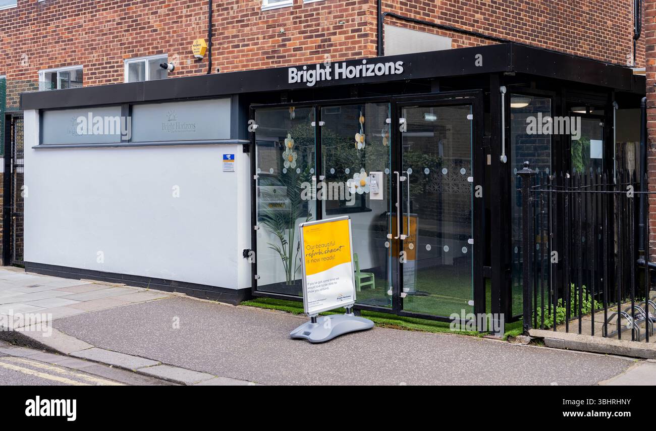 Bright Horizons Nursery à Parsons Green, Londres montrant une façade en verre Banque D'Images
