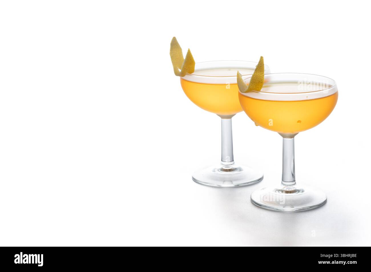 Cocktail d'avion de papier isolé sur fond blanc Banque D'Images