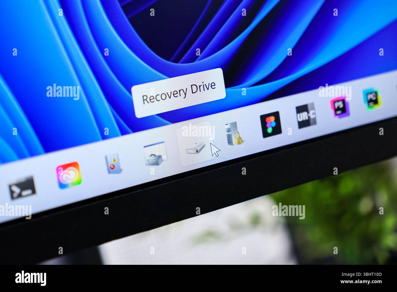 Poznan, Pologne - 6 juin 2025 : gros plan d'une interface informatique montrant un message "Recovery Drive", mettant l'accent sur la récupération de données importantes et le numérique Banque D'Images