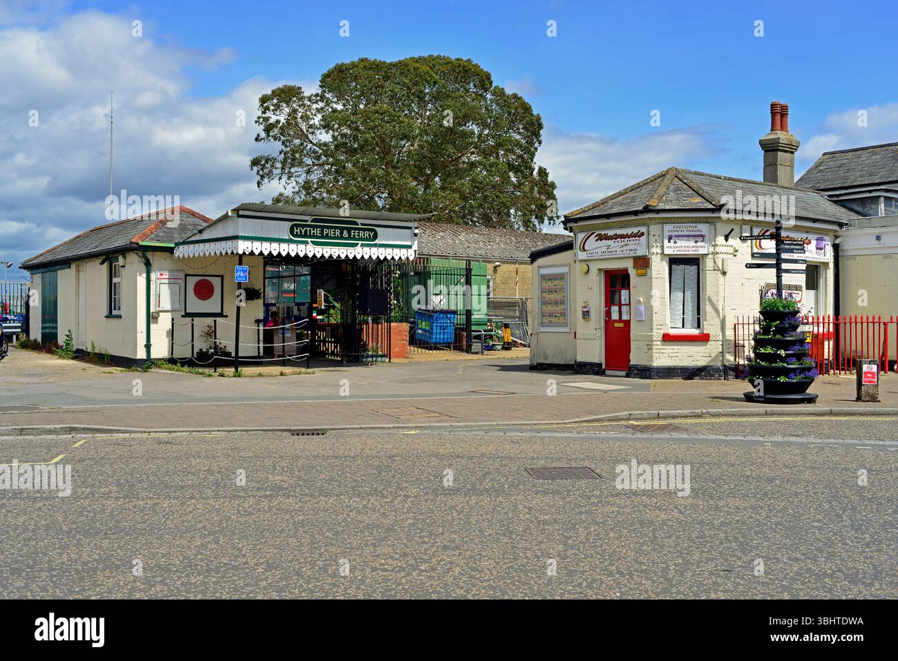 L'entrée et la billetterie pour Hythe Pier & Ferry. Le quai a ouvert le 1er janvier 1881 et est le 7ème plus long du Royaume-Uni avec 640 mètres. Banque D'Images